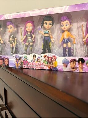 K-Pop Demon Hunters Purple & Pink Collectible Figure Set - 5-Pack
